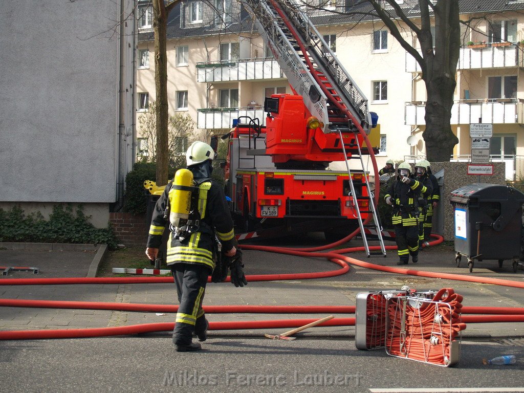 Dachgeschossbrand Koeln Muelheim Duennwalderstr  075.JPG